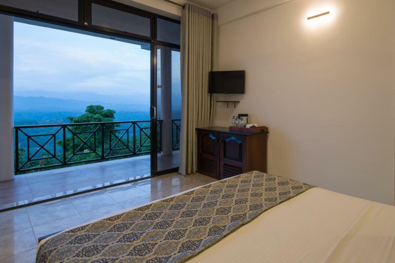 Ceyloni Panorama Resort Kandy Exterior foto