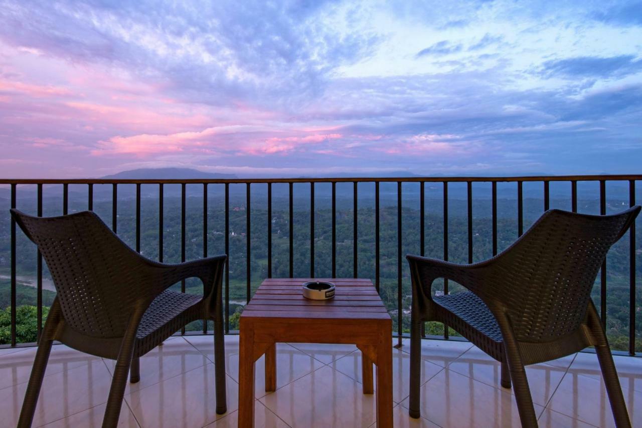 Ceyloni Panorama Resort Kandy Exterior foto